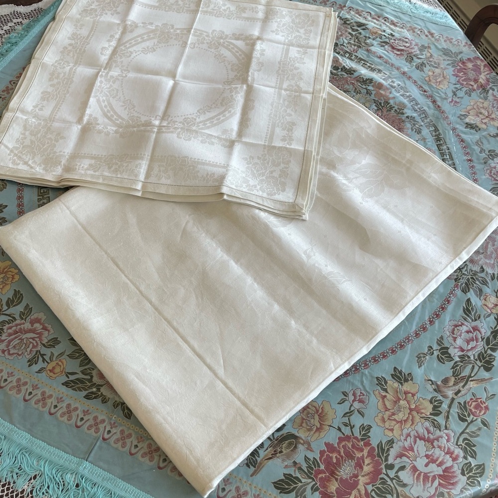 Vintage 70x45 in White Irish Double Rose Damask Tablecloth serviette napkin Set